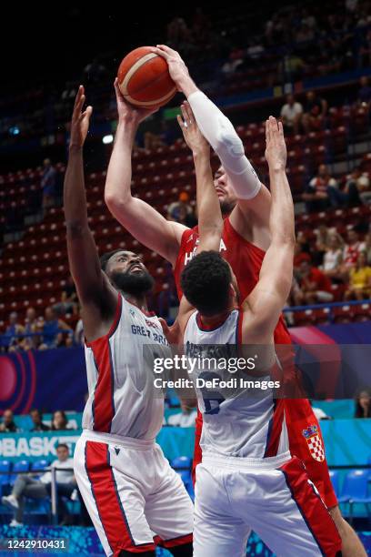 Gabriel Olaseni of Great Britain, Ivica Zubac of Croatia and Luke Nelson of Great Britain battle for the ball during the FIBA EuroBasket 2022 group C...