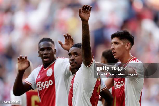 Steven Bergwijn of Ajax celebrates 1-0 with Edson Alvarez of Ajax during the Dutch Eredivisie match between Ajax v SC Cambuur at the Johan Cruijff...