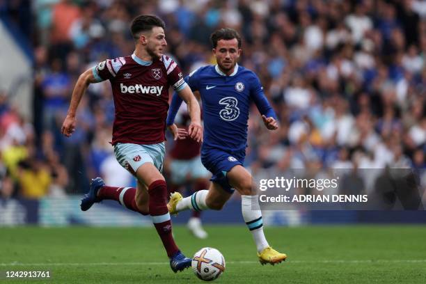 West Ham United's English midfielder Declan Rice fights for the ball with Chelsea's English defender Ben Chilwell during the English Premier League...
