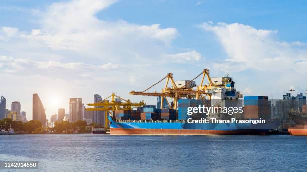 aerial view of cargo ship in transit - portmiami stock pictures, royalty-free photos & images