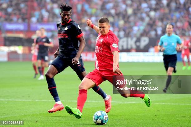 S Ivorian midfielder Ibrahim Sangare fights for the ball against FC Twente Greek forward Christos Tzolis during the Dutch Eredivisie match between FC...