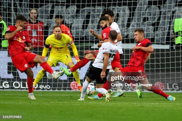 Mario Goetze of Eintracht Frankfurt and Willi Orban of RB Leipzig battle for the Ball during the Bundesliga match between Eintracht Frankfurt and RB...