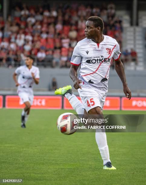 Sion's Italian forward Mario Balotelli controls the ball during the Swiss super league football match FC Sion against FC Basel at the Tourbillon...