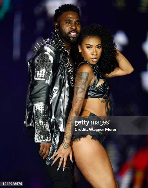 American singer Jason Derulo performs with a dancer at the Mundo Stage during the Rock in Rio Festival at Cidade do Rock on September 3, 2022 in Rio...