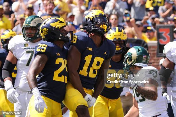 Michigan Wolverines defensive end Eyabi Anoma celebrates a defensive stop with teammates linebacker Junior Colson during the second quarter of a...
