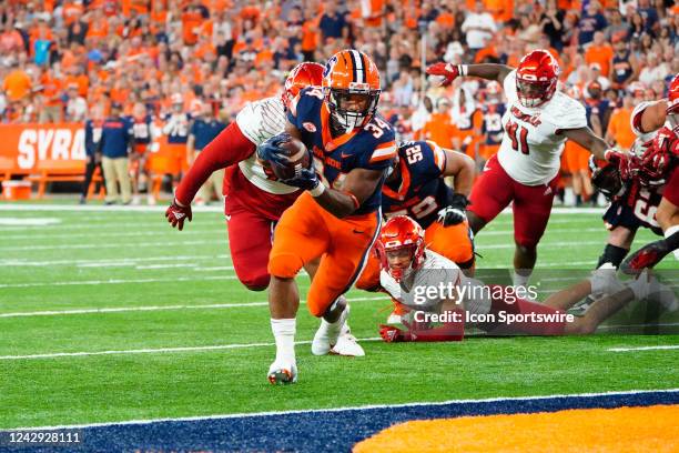 Syracuse Orange Running Back Sean Tucker runs with the ball for a touchdown during the first half of the college football game between the Louisville...