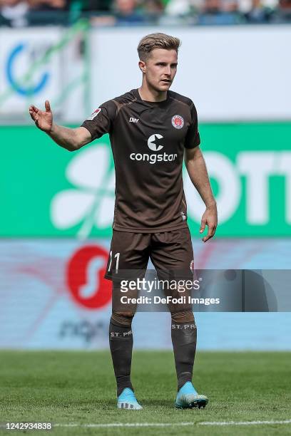 Johannes Eggestein of FC St. Pauli gestures during the Second Bundesliga match between SpVgg Greuther Fürth and FC St. Pauli at Sportpark Ronhof on...