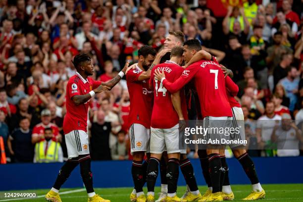 Marcus Rashford of Manchester United celebrates scoring a goal with team-mates during the Premier League match between Manchester United and Arsenal...