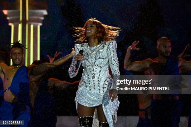 Izza Be Singer Iza (Singer) Photos and Premium High Res Pictures - Getty Images
