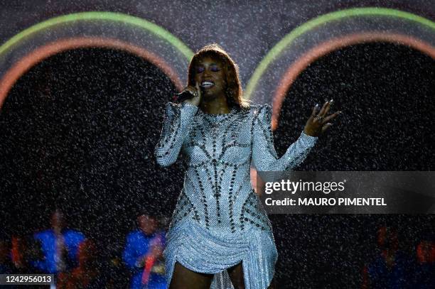 Izza Be Singer 116 Iza (Singer) Stock Photos, High-Res Pictures, and Images - Getty Images