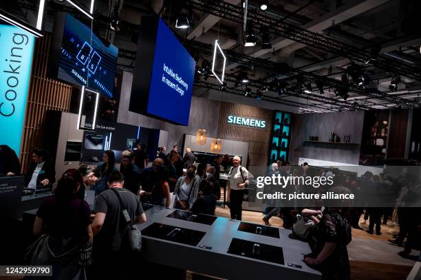 September 2022, Berlin: Visitors walk through the Siemens grounds at the IFA electronics trade show. More than 1100 exhibitors show the novelties of...