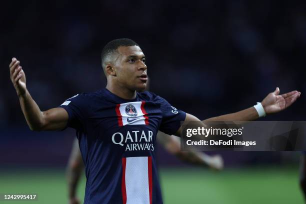 Kylian Mbappe of Paris Saint-Germain celebrates after scoring his team's second goal during the UEFA Champions League group H match between Paris...