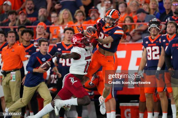 Louisville Cardinals Linebacker Dorian Jones breaks up a pass intended for Syracuse Orange Wide Receiver Isaiah Jones during the first half of the...