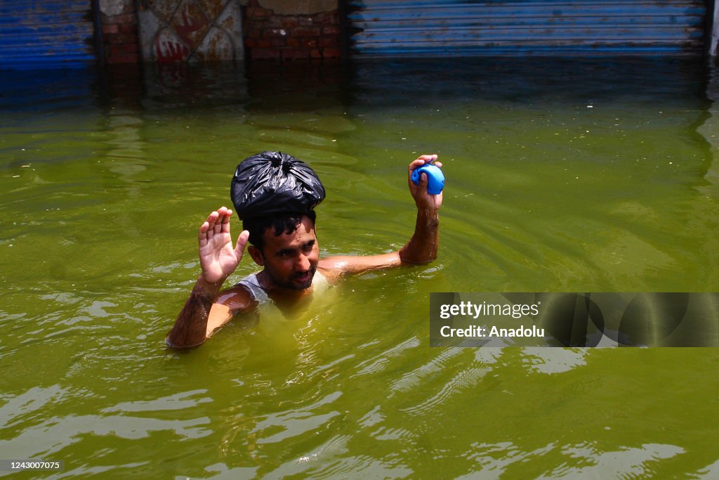 People face difficulty accessing food in flood-hit Pakistan