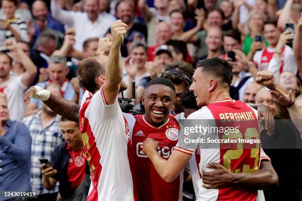 Mohammed Kudus of Ajax, celebrates 3-0 with Steven Berghuis of Ajax, Steven Bergwijn of Ajax, Daley Blind of Ajax during the UEFA Champions League...