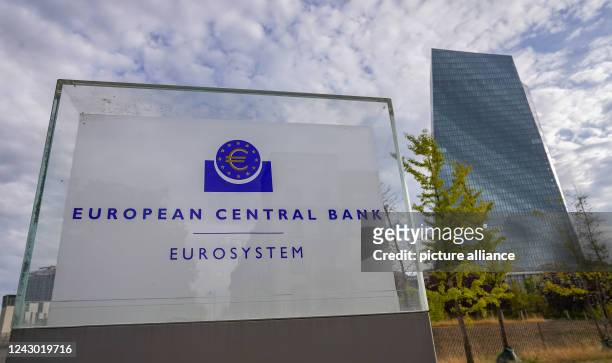 September 2022, Hessen, Frankfurt/Main: The headquarters of the European Central Bank ECB next to a sign at the entrance. Photo: Frank Rumpenhorst/dpa