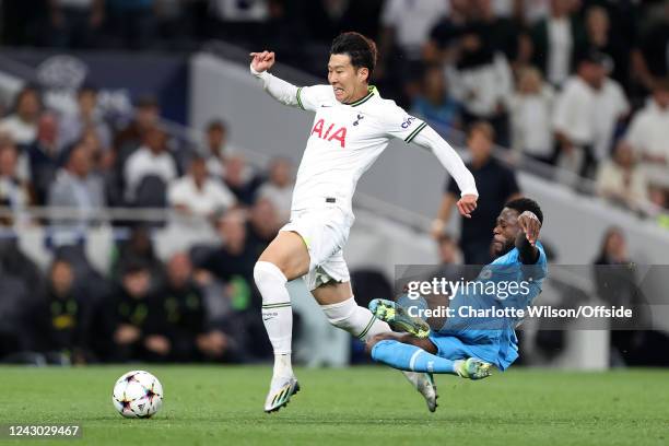 Chancel Mbemba of Marseille fouls Son Heung-Min of Tottenham Hotspur and receives a red card during the UEFA Champions League group D match between...