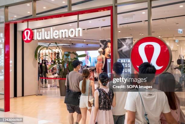 640 Lululemon Store Stock Photos, High-Res Pictures, and Images - Getty  Images