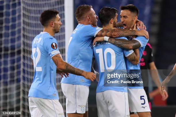 Luis Alberto with his teammates of SS Lazio celebrates after scoring the opening goal during the UEFA Europa League group F match between SS Lazio...