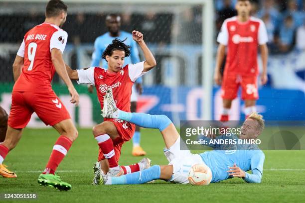 Sporting Braga's Diego Lainez and Malmo FF's Swedish forward Ola Toivonen vie for the ball during the UEFA Europa League Group D football match...