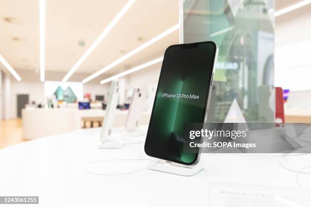 2,567 Iphone 13 Stock Photos, High-Res Pictures, and Images - Getty Images