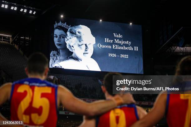 Players observe a minutes silence in memory of Her Majesty Queen Elizabeth II during the 2022 AFL Second Semi Final match between the Melbourne...