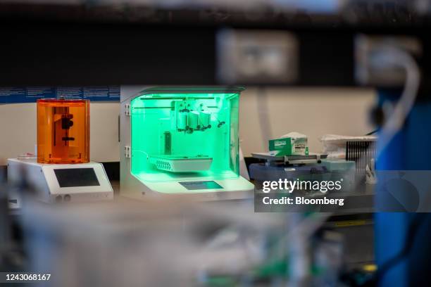 Lab Print Machine 86 University Of Victoria In British Columbia Stock Photos, High-Res ...