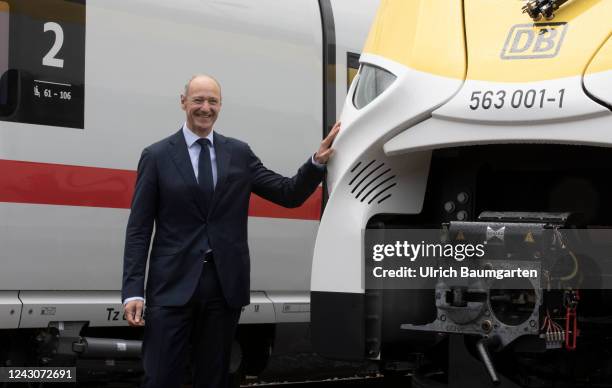 Dr. Roland Busch, CEO of Siemens AG, at a Mireo Plus H on the occasion of the first refueling of a Mireo Plus H with a mobile hydrogen filling...