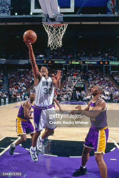 Billy Owens of the Sacramento Kings shoots the ball during a game against the Los Angeles Lakers circa 1996 at the Arco Arena in Sacramento,...