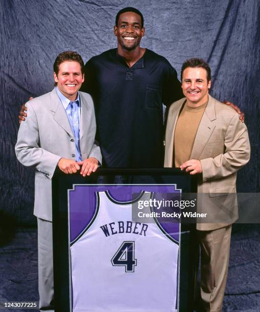 Chris Webber of the Sacramento Kings poses for a photo with Joe and Gavin Maloof circa 2001 at the Arco Arena in Sacramento, California. NOTE TO...