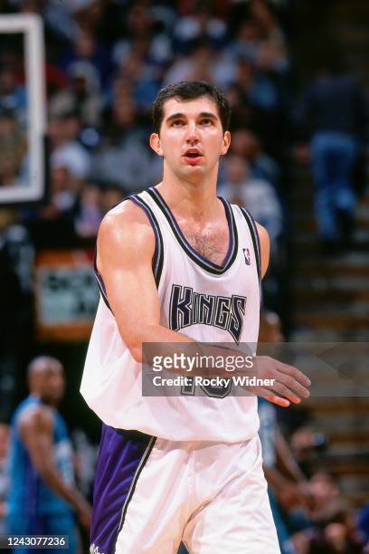 Peja Stojakovic of the Sacramento Kings looks on during a game against the Charlotte Hornets on December 28, 2000 at the Arco Arena in Sacramento,...