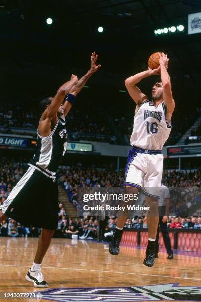Peja Stojakovic of the Sacramento Kings shoots during a game against the San Antonio Spurs on March 3, 2000 at the Arco Arena in Sacramento,...