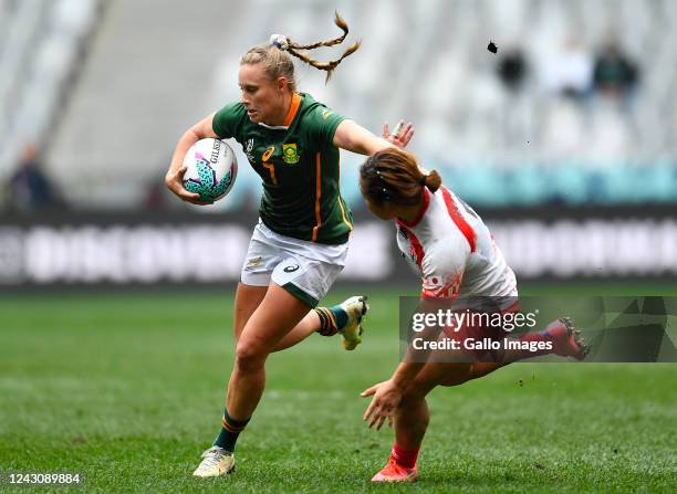 Eloise Webb of South Africa and Yume Okuroda of Japan during day 2 of the Rugby World Cup Sevens 2022 Challenge Quarter Finals match 11 between South...