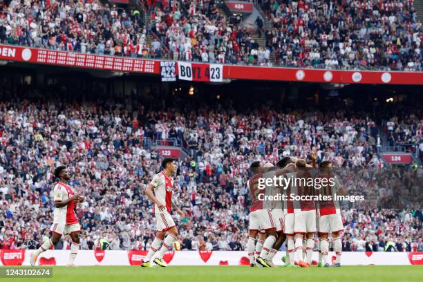 Kenneth Taylor of Ajax celebrates 2-0 with Steven Bergwijn of Ajax, Dusan Tadic of Ajax, Devyne Rensch of Ajax, Daley Blnd of Ajax, Calvin Bassey of...