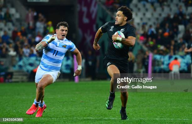 Moses Leo of New Zealand chased down by Luciano Gonzalez of Argentina during Men's Championship Quarter Finals match between New Zealand and...