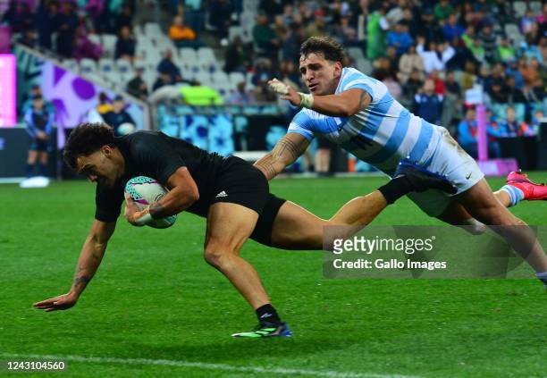 Moses Leo of New Zealand scores a try during Men's Championship Quarter Finals match between New Zealand and Argentina on day 2 of the Rugby World...