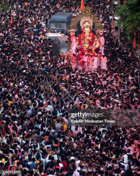 Cha Rja Lalbaug Cha Photos and Premium High Res Pictures - Getty Images