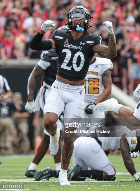 Deshawn Pace of the Cincinnati Bearcats celebrates during the first half against the Kennesaw State Owls at Nippert Stadium on September 10, 2022 in...
