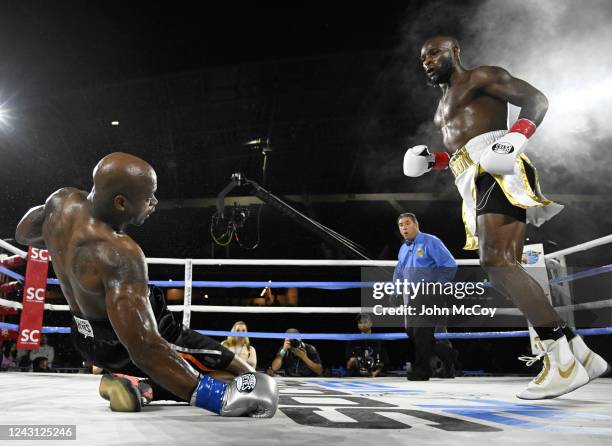 LeVeon Bell, white trunks, knocks out Adrian Peterson in the fifth round at Banc of California Stadium on September 10, 2022 in Los Angeles,...