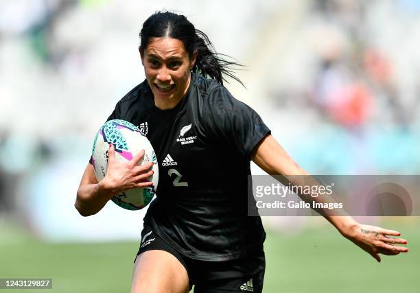 Shiray Kaka of New Zealand scores a try during day 3 of the Rugby World Cup Sevens 2022 Match 23 Championship Semi Finals between New Zealand and...