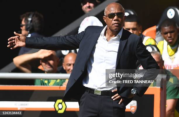 Lorient's Ivorian midfielder Stephane Diarra gives instructions to his players during the French L1 football match between FC Lorient and FC Nantes...