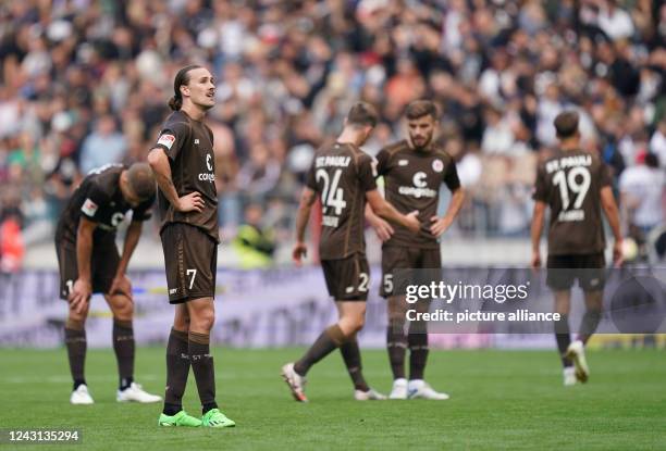 September 2022, Hamburg: Soccer: 2nd Bundesliga, Matchday 8, FC St. Pauli - SV Sandhausen, at Millerntor Stadium. St. Pauli's captain Jackson Irvine...