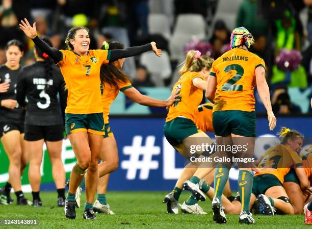 Australia celebrate winning during day 3 of the Rugby World Cup Sevens 2022 Match 32 Championship Final between Australia and New Zealand at DHL...