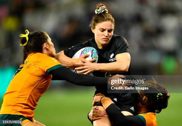 Michaela Blyde of New Zealand and Faith Nathan of Australia during day 3 of the Rugby World Cup Sevens 2022 Match 32 Championship Final between...