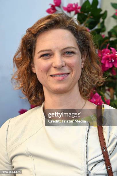 Anjorka Strechel attends the "Mamma Mia - Das Musical" premiere at Stage Theater Neue Flora on September 11, 2022 in Hamburg, Germany.