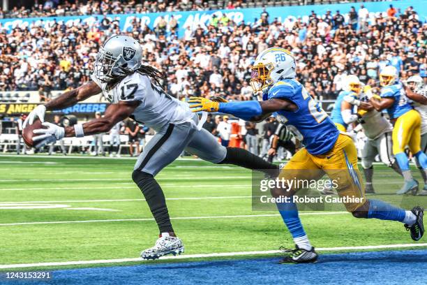 Inglewood, CA, Sunday, September 11, 2022 - Las Vegas Raiders wide receiver Davante Adams catches a touchdown pass in front of Los Angeles Chargers...