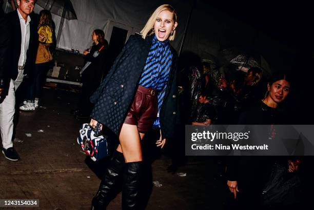 Karolína Kurková arrives at the Tommy Hilfiger Fall 2022 ready to wear runway front row at the Skyline Drive-In on September 11, 2022 in Brooklyn,...