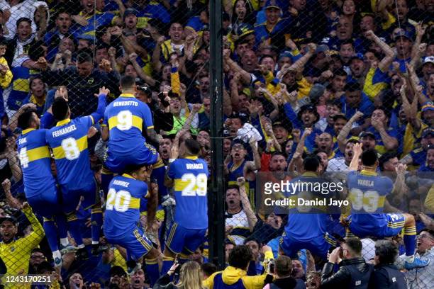 Dario Benedetto of Boca Juniors celebrates with teammates after scoring during a match between Boca Juniors and River Plate as part of Liga...