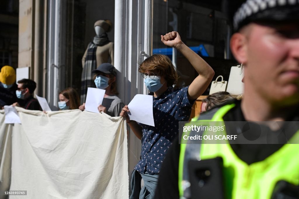 BRITAIN-ROYALS-QUEEN-DEATH-POLICE-PROTEST