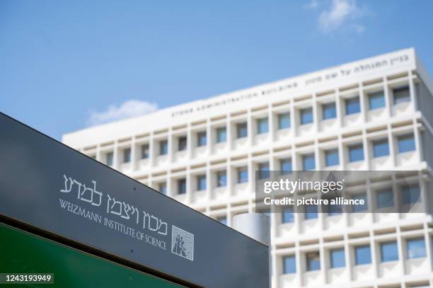 September 2022, Israel, Rehovot: In front of a building of the Weizmann Institute of Science, the lettering is in English and Hebrew. For the...